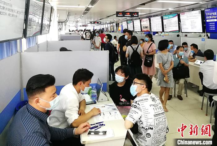 直擊廣州今年首場現場招聘會：崗位數是求職者5倍